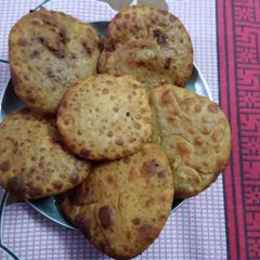 A picture of Urad dal kachori.