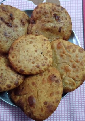 A picture of Urad dal kachori.