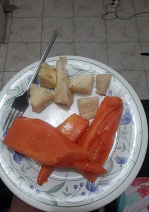 A picture of Sliced Pawpaw and Pineapple.