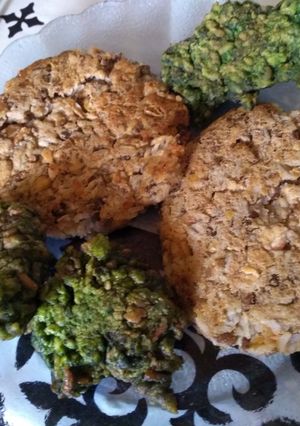 Una foto de Hamburguesas de lentejas, garbanzos y porotos blancos. VEGANA