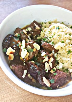 Une photo de Tajine de bœuf aux pruneaux