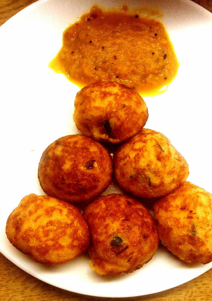 தக்காளி-வெங்காயம் சட்னி உடன் அடை குழி பணியாரம் செய்முறை முக்கிய புகைப்படம்