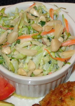 Una foto de Ensalada de repollo con almendras