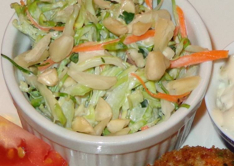 Ensalada de repollo con almendras