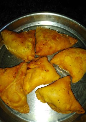 A picture of Cheese Samosa.