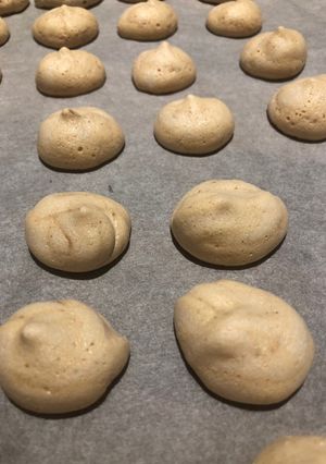 A picture of Vegan meringue kisses.