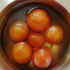 A picture of Gulab jamun.