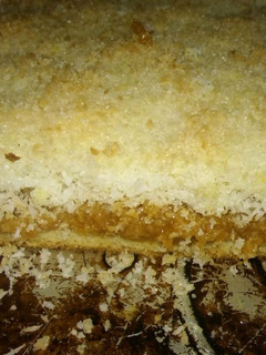 Una foto de Tarta de coco con dulce de leche
