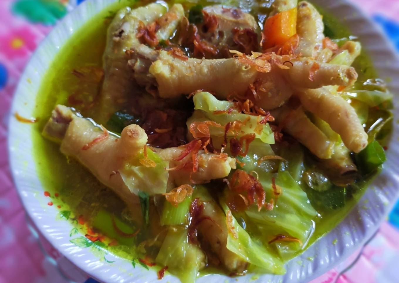 Sop Ceker Ayam & Kepala Bumbu Kuning