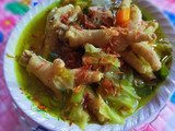 Sop Ceker Ayam & Kepala Bumbu Kuning
