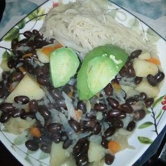 A picture of Njahi,spaghetti and avocado.