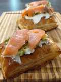 Sfogliatine con salmone e avocado