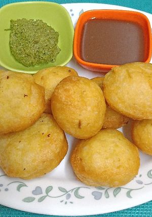A picture of Urad Dal wadas.