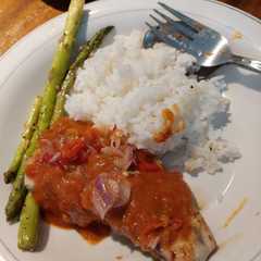 A picture of Grill mahi2 sambal merah n matah.