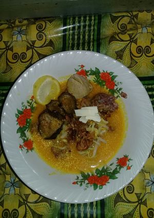 Foto resep Lontong kuah nasi merah with terong merah, toge dan bakso sapi