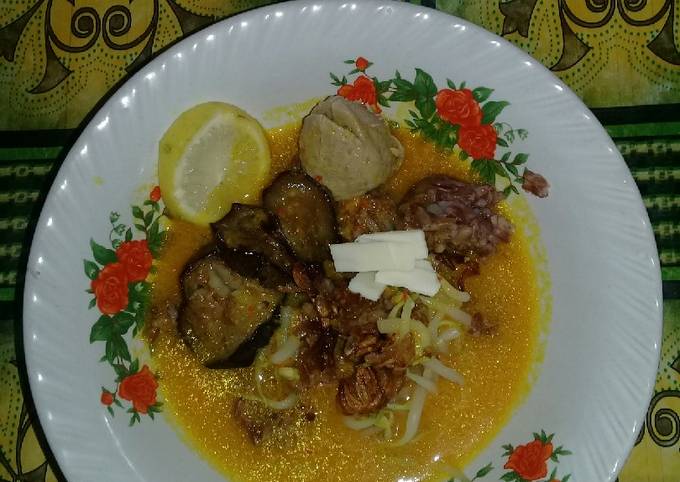 Lontong kuah nasi merah with terong merah, toge dan bakso sapi