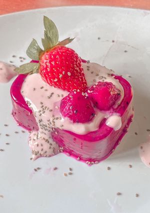 Foto resep Snack mpasi 8m+ puding buah naga +Chia seed with saus yoghurt