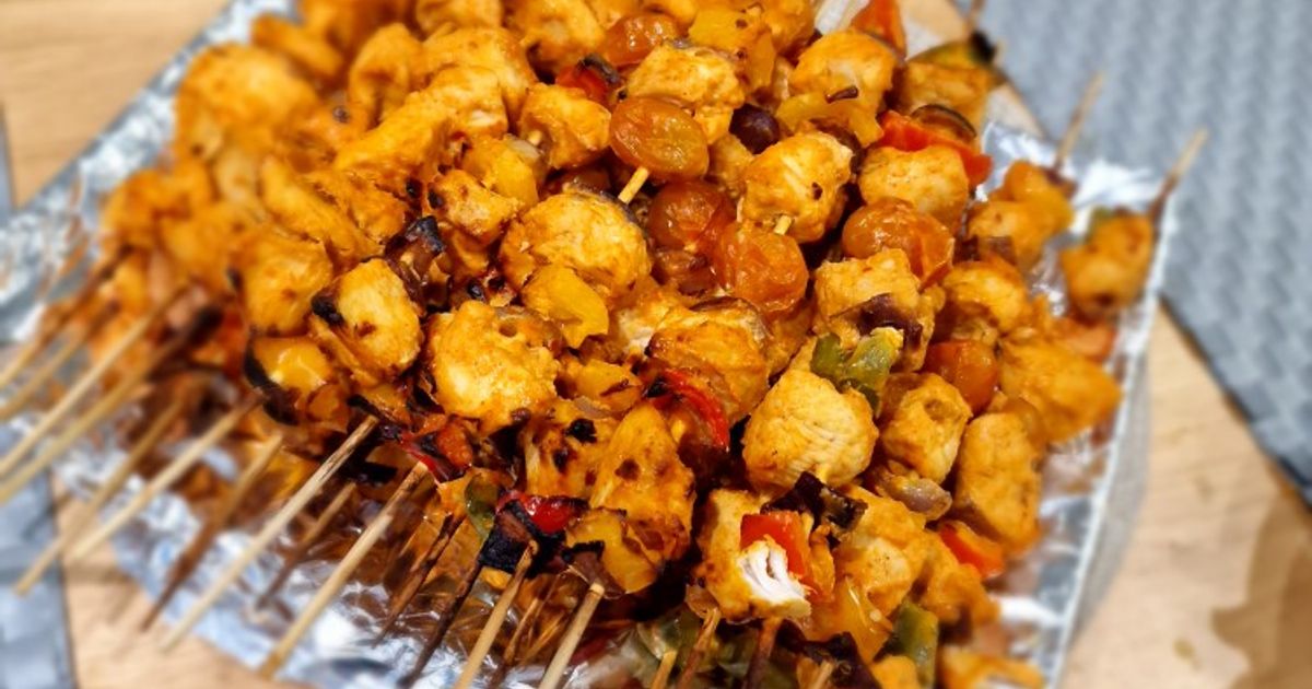 Ayol meni mushukchasini yalashimga ruxsat berdi