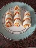 Canapés enrollados de atún y huevo