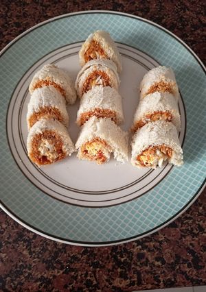 Una foto de Canapés enrollados de atún y huevo