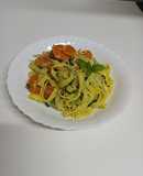 Pasta con verduras y soja texturizada con salsa de nata y curry verde