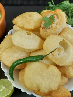 सूजी के गोलगप्पे (Suji ke golgappe recipe in Hindi) रेसिपी मुख्य फोटो