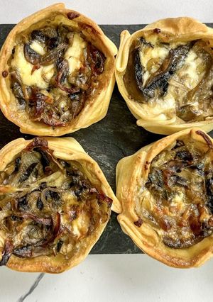 Una foto de Canastitas de champiñones y cebolla