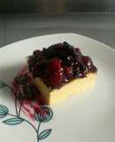 Leche asada con dulce de frutos rojos