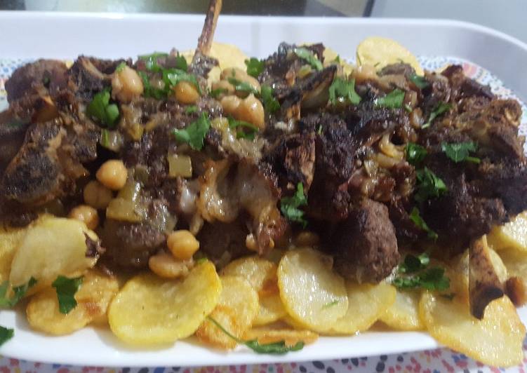 طاجين اللحم المحمر