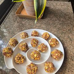 A picture of Dates dryfruit laddoo.