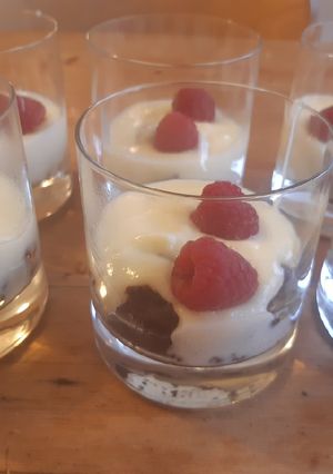 Pudding-Dessert mit Browniecrumble Rezepthauptbild