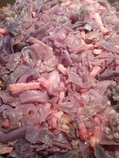 Una foto de Lombarda salteada con bacon