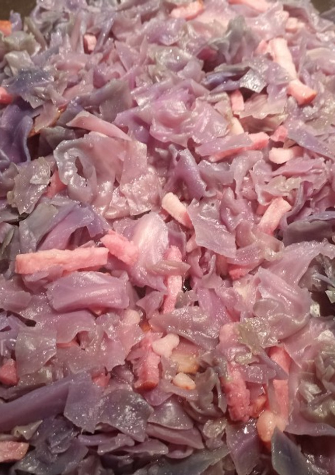 Una foto de Lombarda salteada con bacon