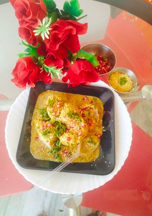 A picture of Aloo tikki chaat 💚😋😋.