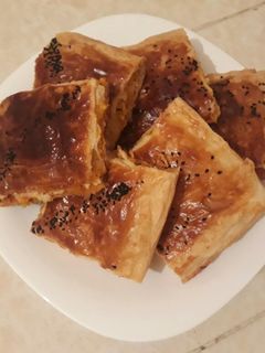 صورة لوصفة كوكا بالعجينة المورقة