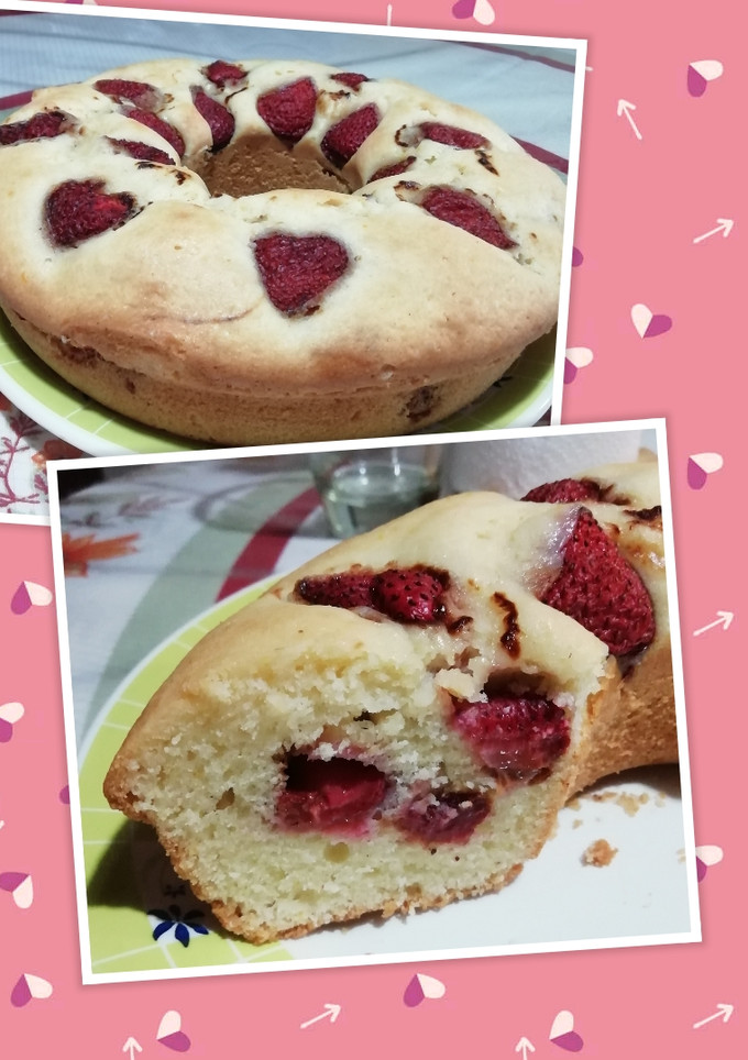 Una foto de Torta esponjosa con frutillas 🍓🍓
