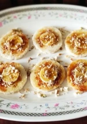 A picture of Bread banana caramel.