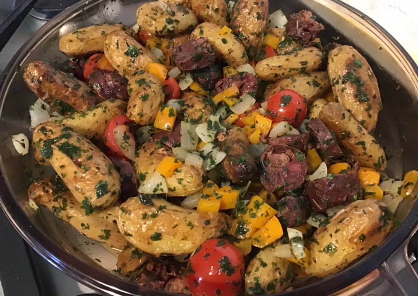 Pommes de terre au chorizo noir,oignon et poivron jaune