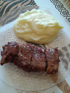 Una foto de ¡¡Asado tierno al horno con puré cremoso!!