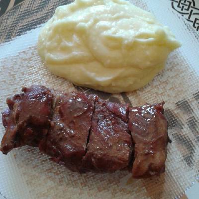 ¡¡Asado tierno al horno con puré cremoso!! Receta de Miiky- Cookpad