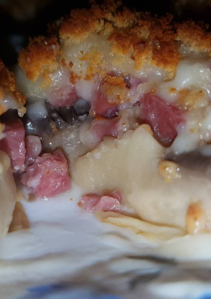Una foto de Champiñones rellenos de Jamón, con Bechamel gratinados😋🍽