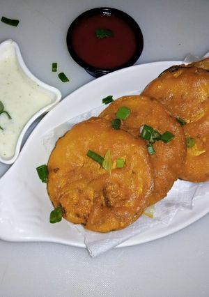 A picture of Brinjal Pakora.
