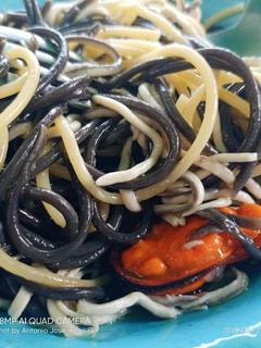 Una foto de Mix de spaghetti con anguriñas de surimi y mejillones