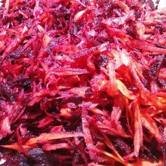 A picture of Carrot and beetroot salad.