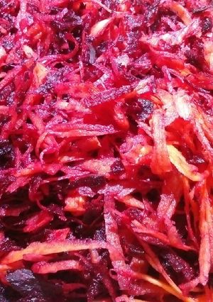 A picture of Carrot and beetroot salad.