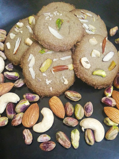 கம்பு நட்ஸ் குக்கீஸ் (Kambu nuts cookies recipe in tamil) செய்முறை முக்கிய புகைப்படம்