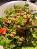 Ensalada de fideos con pesto genovese