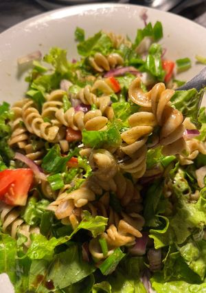 Una foto de Ensalada de fideos con pesto genovese