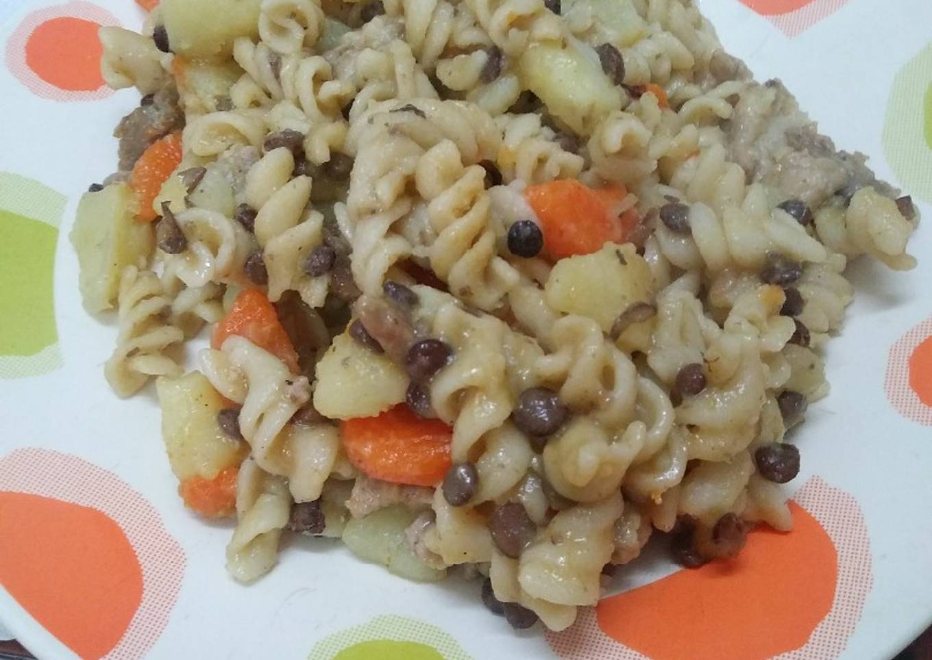 Guiso de lentejas y fideos馃崨