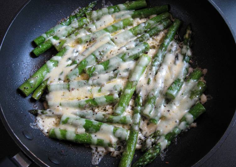 Simple Way to Prepare Quick Pan-fried Cheesy Asparagus